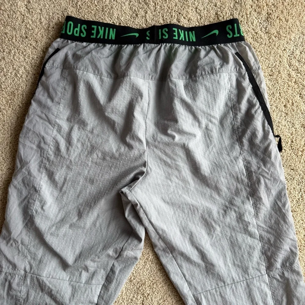 Nike Sports Gray Athletic Pants Joggers Elastic Waist Logo Men’s Size S Y2K